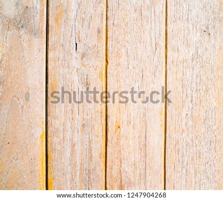 Teak wood plates are the same size as the plank.