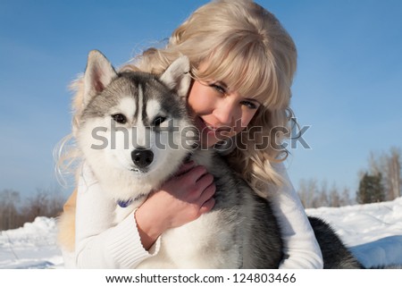 Portrait of the blonde with a Siberian husky