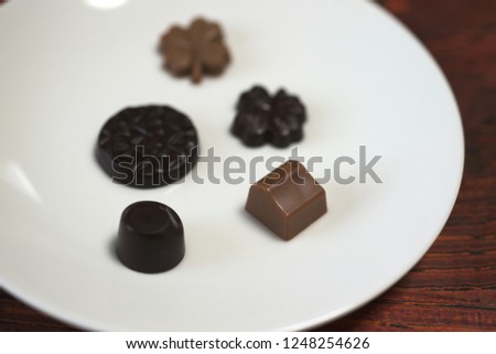 Chocolate on the dish


