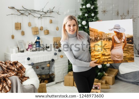 Portrait of attractive cheerful girl i holding gift canvas