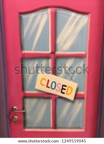 color plate closed on the door