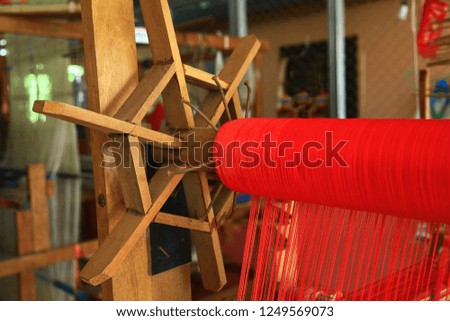 A picture of weaving wheel.