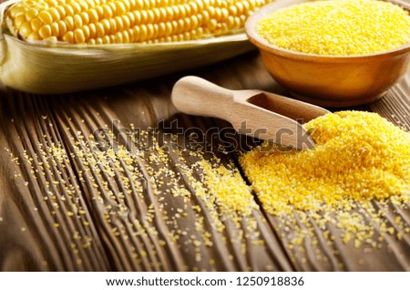 Bowl of corn grits and corncob on kitchen table