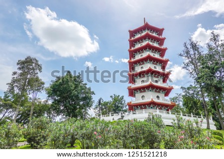 The Chinese Gardens pagoda is one of the most recognizable icons in Singapore. Built in a public park in Jurong, the 7-storey structure has 185 steps to reach the top.