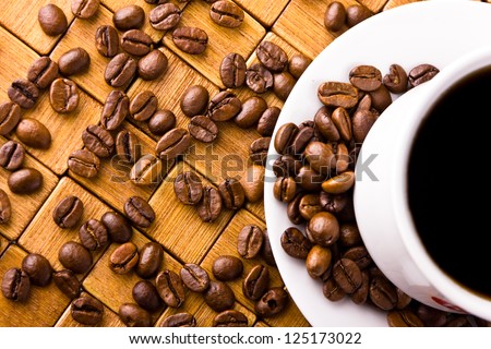 Coffee cup with fresh coffe beans for breakfast