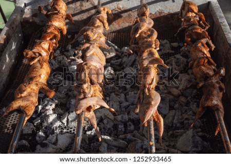 quails are grilled over stove.