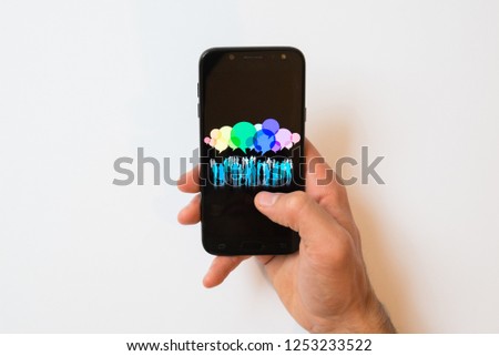 Social media communication via smartphone