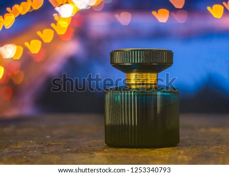 Perfume bottle close-up and with a colorful background.Behind the perfume bottle is a blurred background.