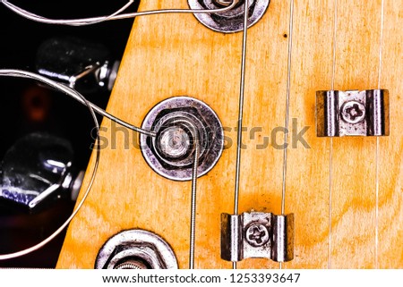 Extend the view of the guitar to see closer.