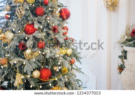 decorated Christmas tree, beautiful lights in the room