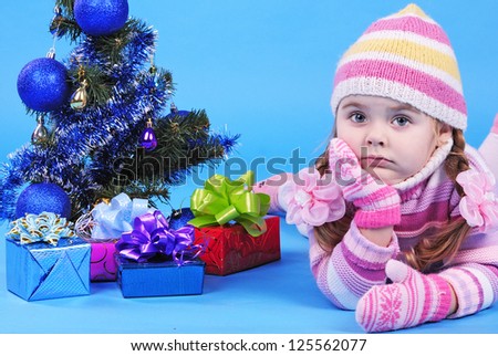 the little girl with the Christmas tree and gifts