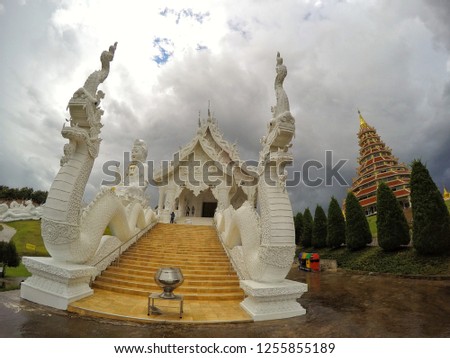 Wat Huay Pla Kang is located on a high mountain in Chiang Rai, A staircase with impressive dragon heads goes up to the chapel,  Here you will see an amazing pagoda and the Large Guan Yin Statue.