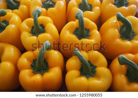 Big yellow chilli picture full of pickup                   