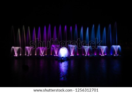 The musical fountain with a black background.