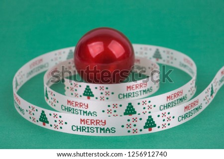 Ribbon printed with Christmas tree on green background