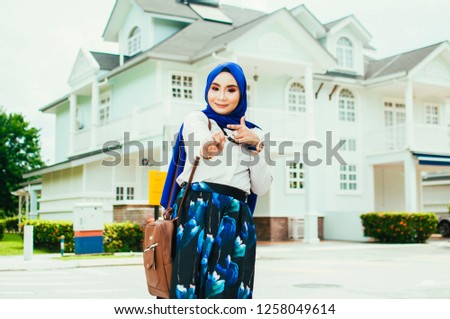  Pretty young in hijab entering their new house. Buy new house concept - Image