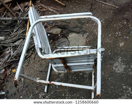 The chair can not be repaired.