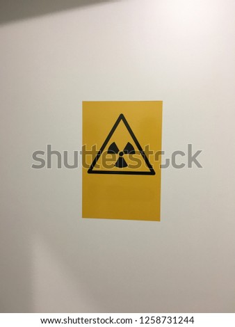 Radiation warning sticker