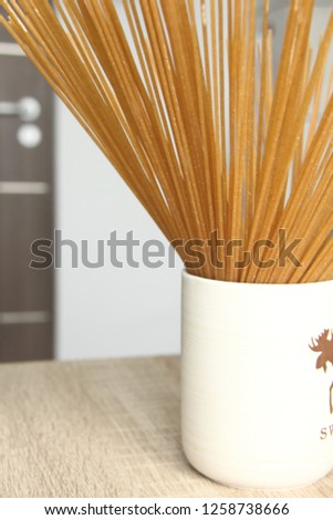 Whole spaghetti in a mug