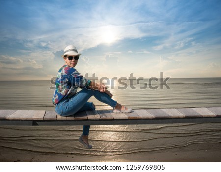 Women tourists sitting by the wood wool By the sea God forms such as tayuet kadin Relax, nature, travel