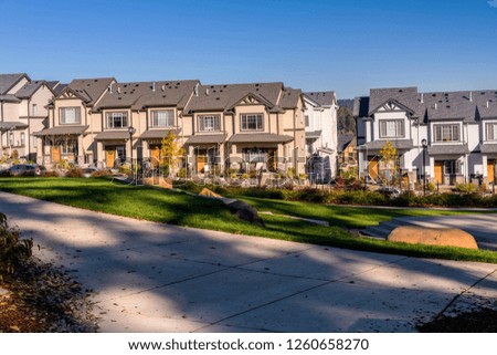 Row of houses in a suburb in Wilsonville Oregon.