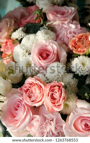 pink roses and white flowers
