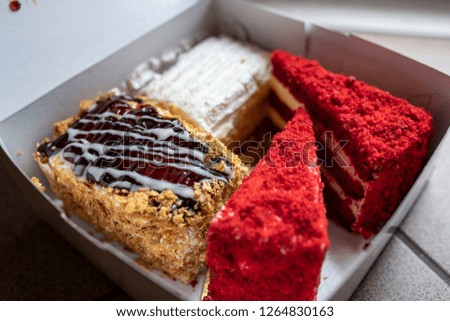 Picture of the cake in a box