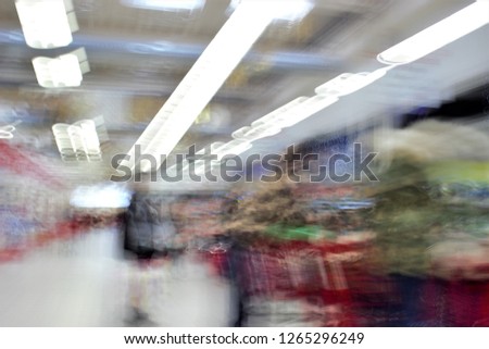 tribute to Ernst Hass, Impressionist photographs of people shopping in the mall, commercial center, shopping center, photographic sweeps at low speed, to give a sensation of action and movement.