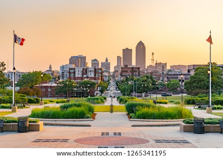 Des Moines, Iowa skyline from the state capital at sunset Royalty-Free Stock Photo #1265341195
