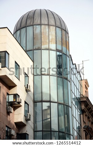 Building in glass