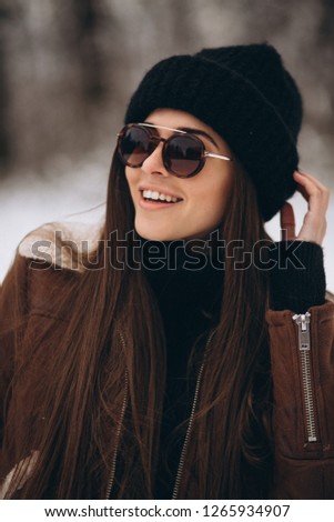 Girl model posing in wnter park