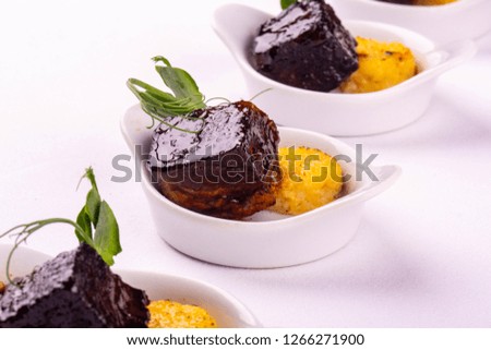 Souffle from a celery, is served with pieces the fried mutton