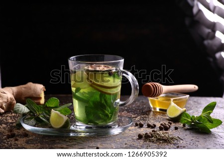 Green cold tea with honey,mint and lime