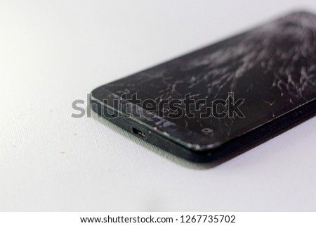 photography smartphone, smartphone cracked screen, black smartphone