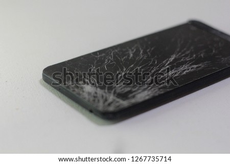 photography smartphone, smartphone cracked screen, black smartphone