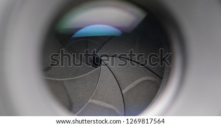 Changing aperture camera lens