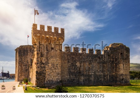 Medieval Kamerlengo fortress of the 15th century with the flag of Croatia in Trogir, Croatia. Tower of medieval Kamerlengo fortress in Trogir, Dalmatia, Croatia. Royalty-Free Stock Photo #1270370575
