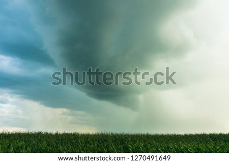 Shelf cloud aproaching