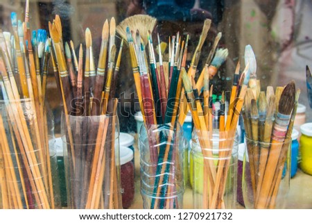 Paintbrush in plastic different Painting Brushes atelier window