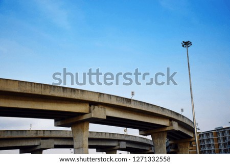 Beautiful pictures of the U-turn bridge and tall buildings
