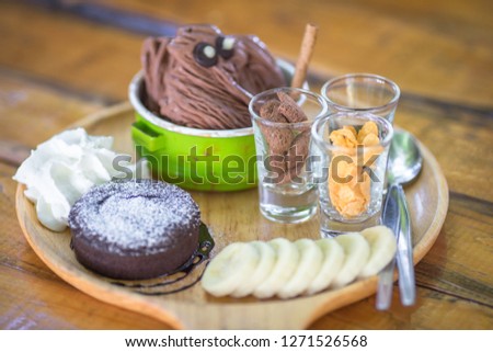The background of the chocolate ice cream, decorated with colorful cups, modern and traditional design together, is a menu for customers to choose and take pictures before eating.