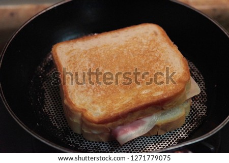 sandwich of ham with cheese 