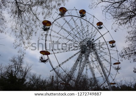 ferris wheel at early winter morning