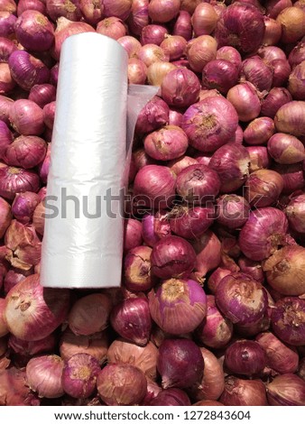 red onion in supermarket.