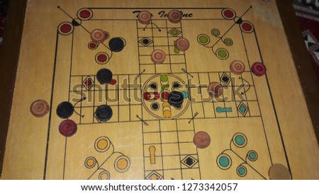 game of carrom board 