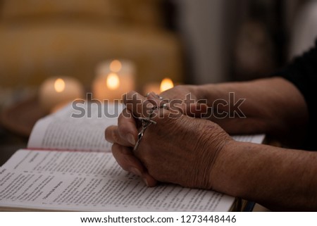 The woman prays in the bible