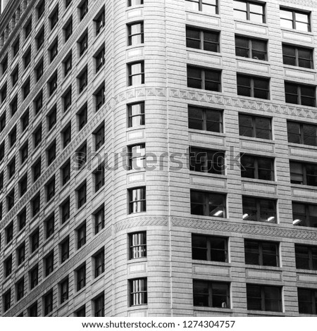 Black and white photo of a building in downtown Chicago.