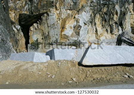 marble quarry in carrara tuscany