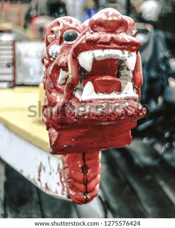 picture of the head of a red dragon boat 