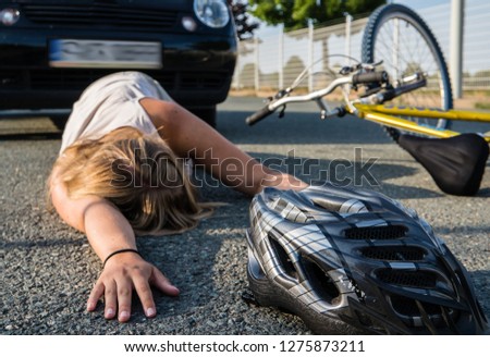 Bicycle accident with a young woman